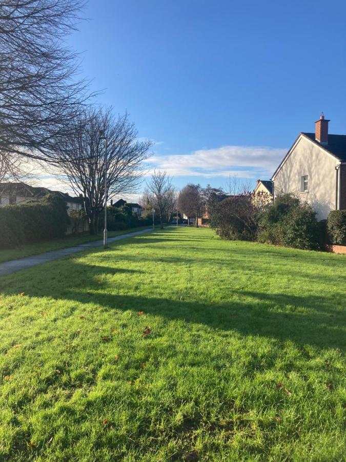 Entire Terraced Two Story Redbrick House With Parking In Secluded Cul De Sac Dublin Exterior foto