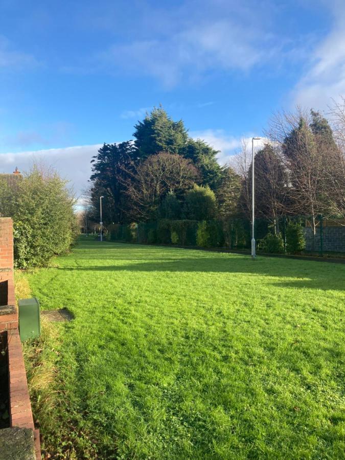 Entire Terraced Two Story Redbrick House With Parking In Secluded Cul De Sac Dublin Exterior foto