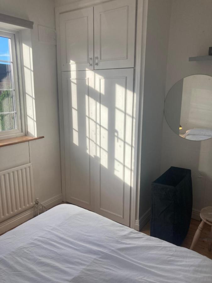Entire Terraced Two Story Redbrick House With Parking In Secluded Cul De Sac Dublin Exterior foto