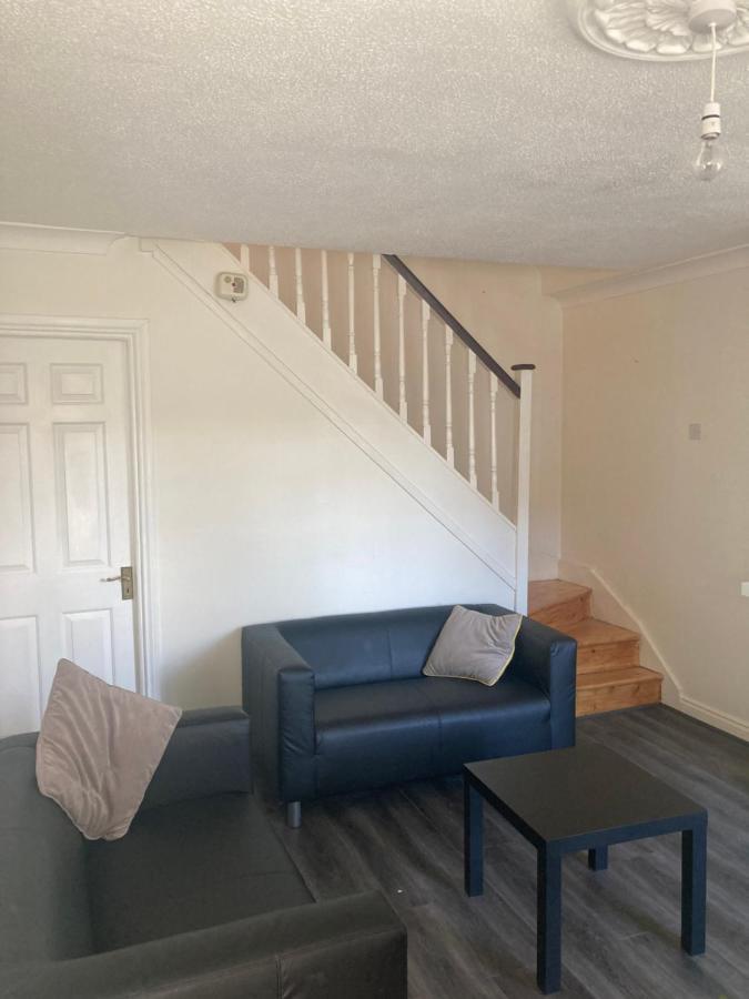 Entire Terraced Two Story Redbrick House With Parking In Secluded Cul De Sac Dublin Exterior foto