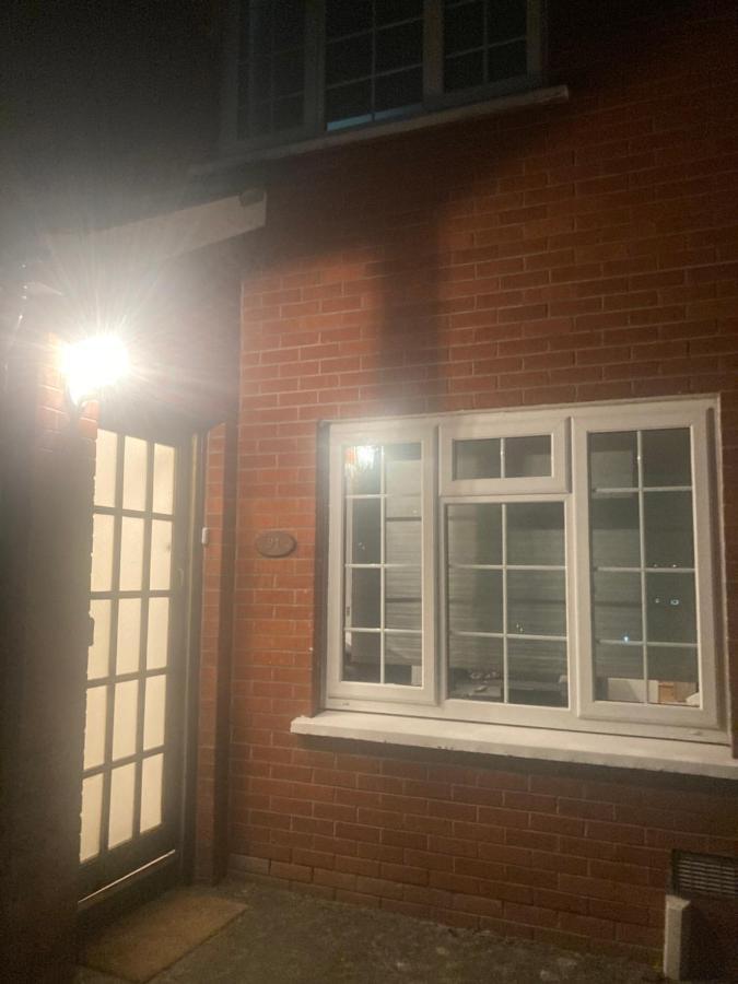 Entire Terraced Two Story Redbrick House With Parking In Secluded Cul De Sac Dublin Exterior foto